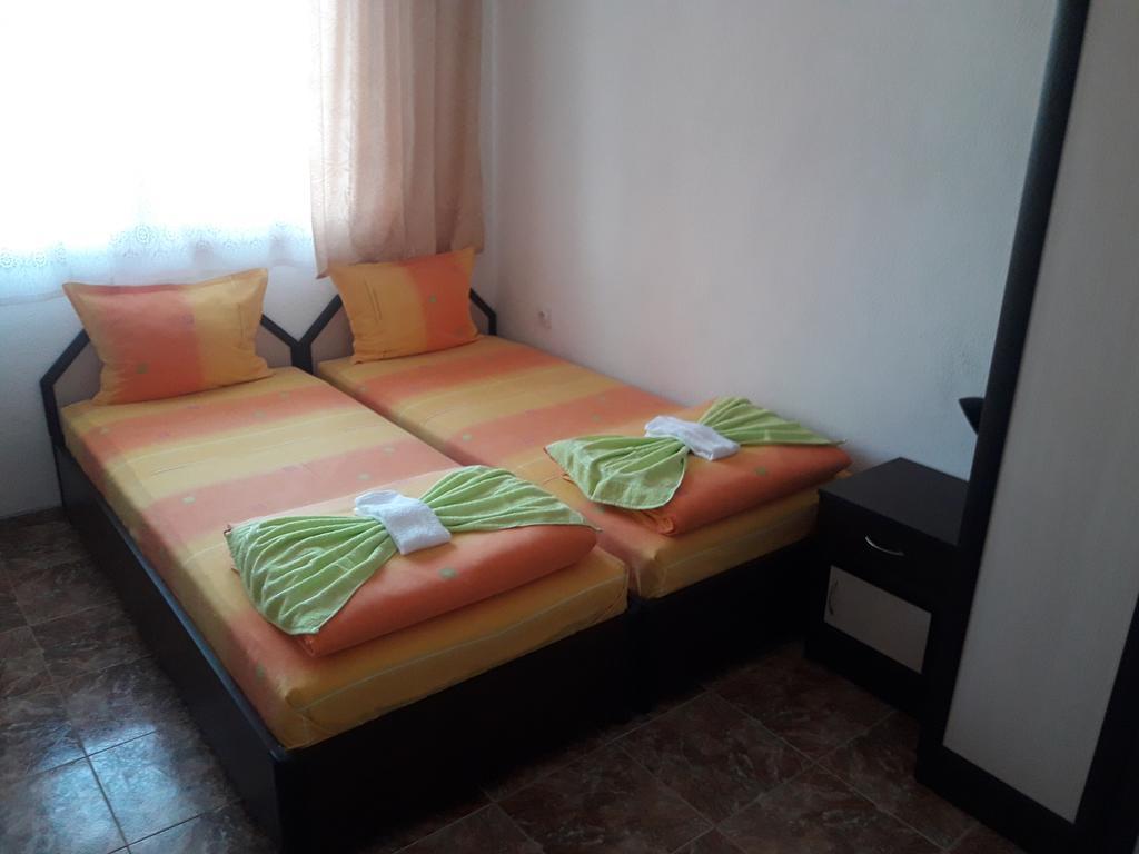 Georgievi Guest House Pomorie Exterior foto